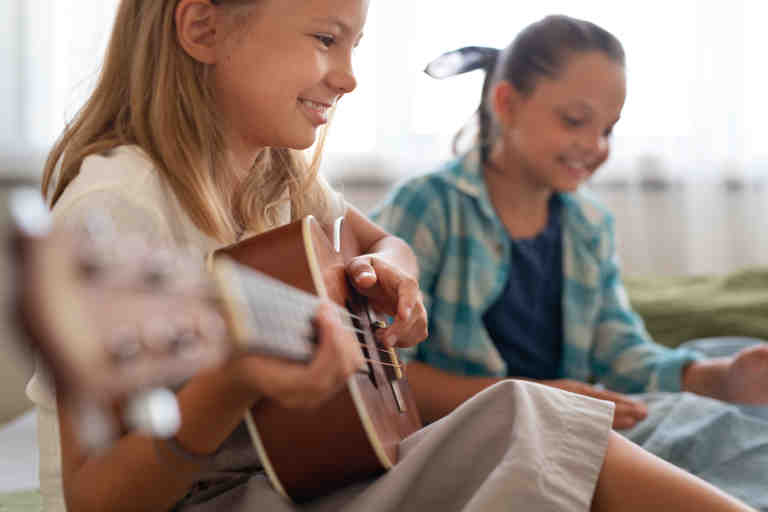 Kids Playing Around Calm Cosy Spaces (Freepik)